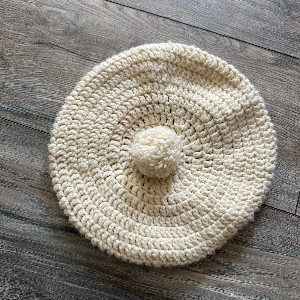 Vintage crochet Beret, cream beret w puff, cream beanie w puff